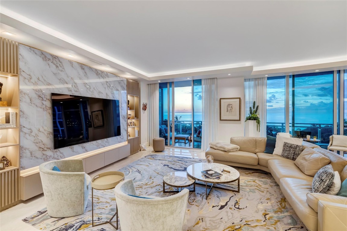 10295 Collins Ave 301