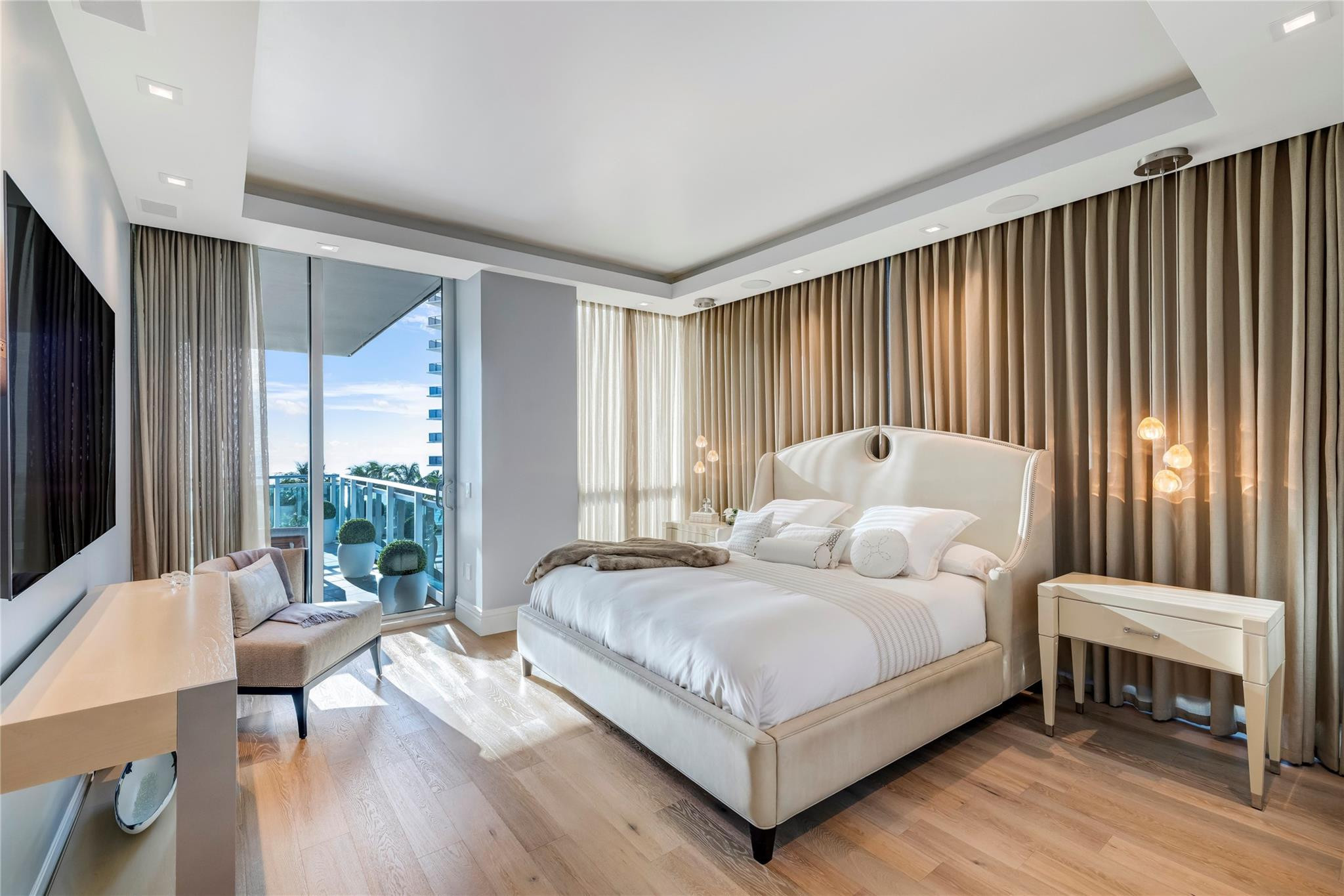 10295 Collins Ave 301