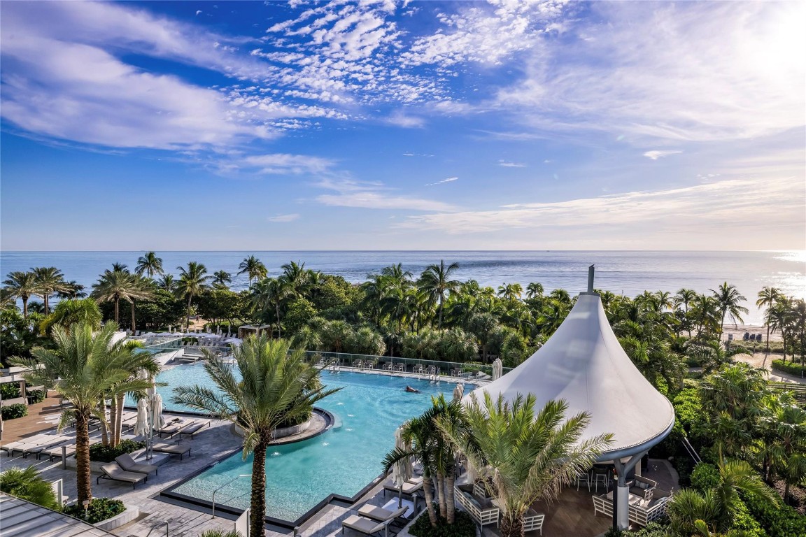 10295 Collins Ave 301