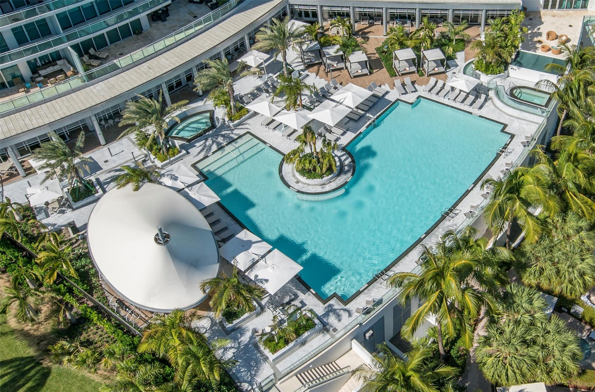 10295 Collins Ave 301