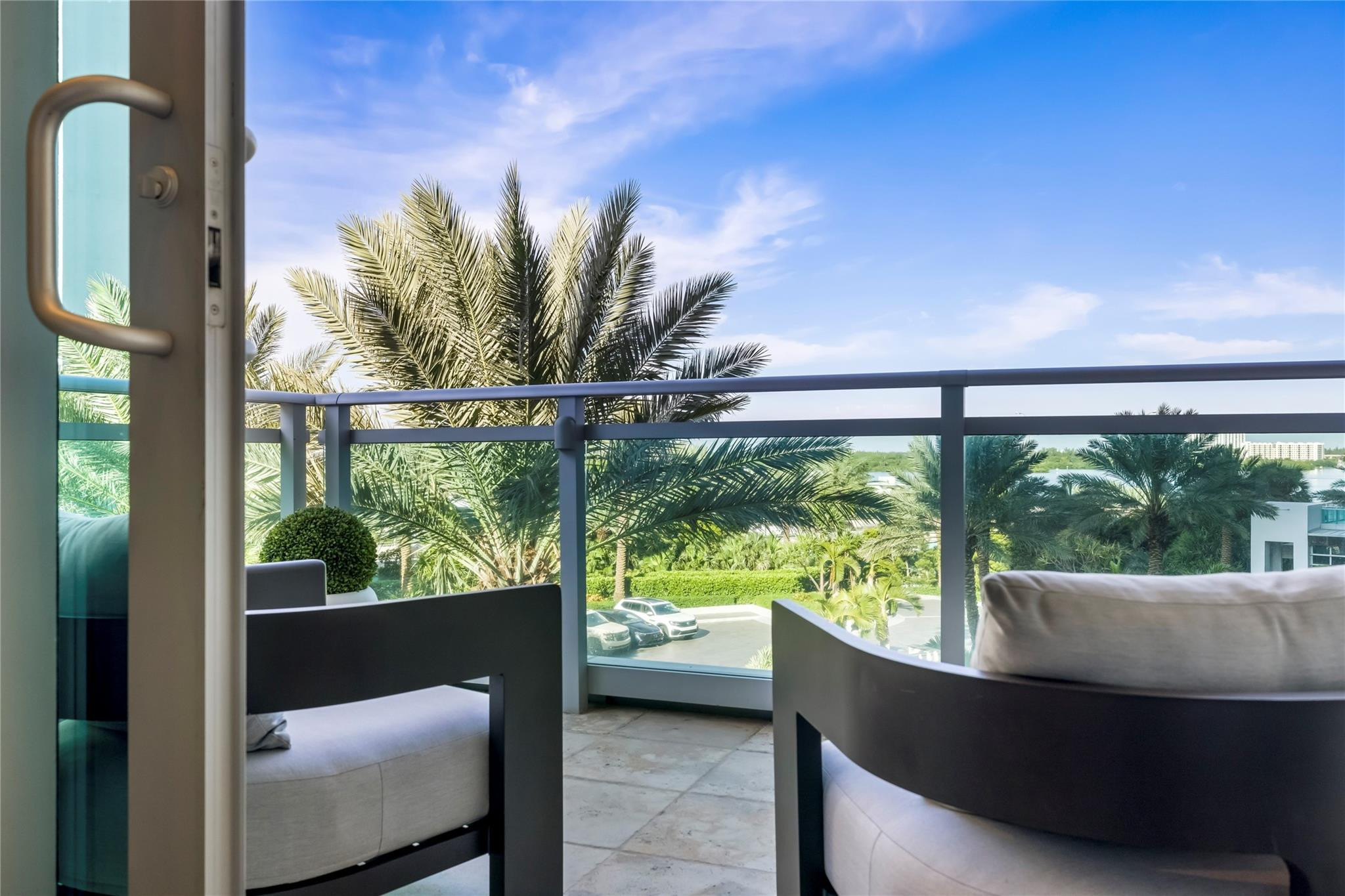 10295 Collins Ave 301