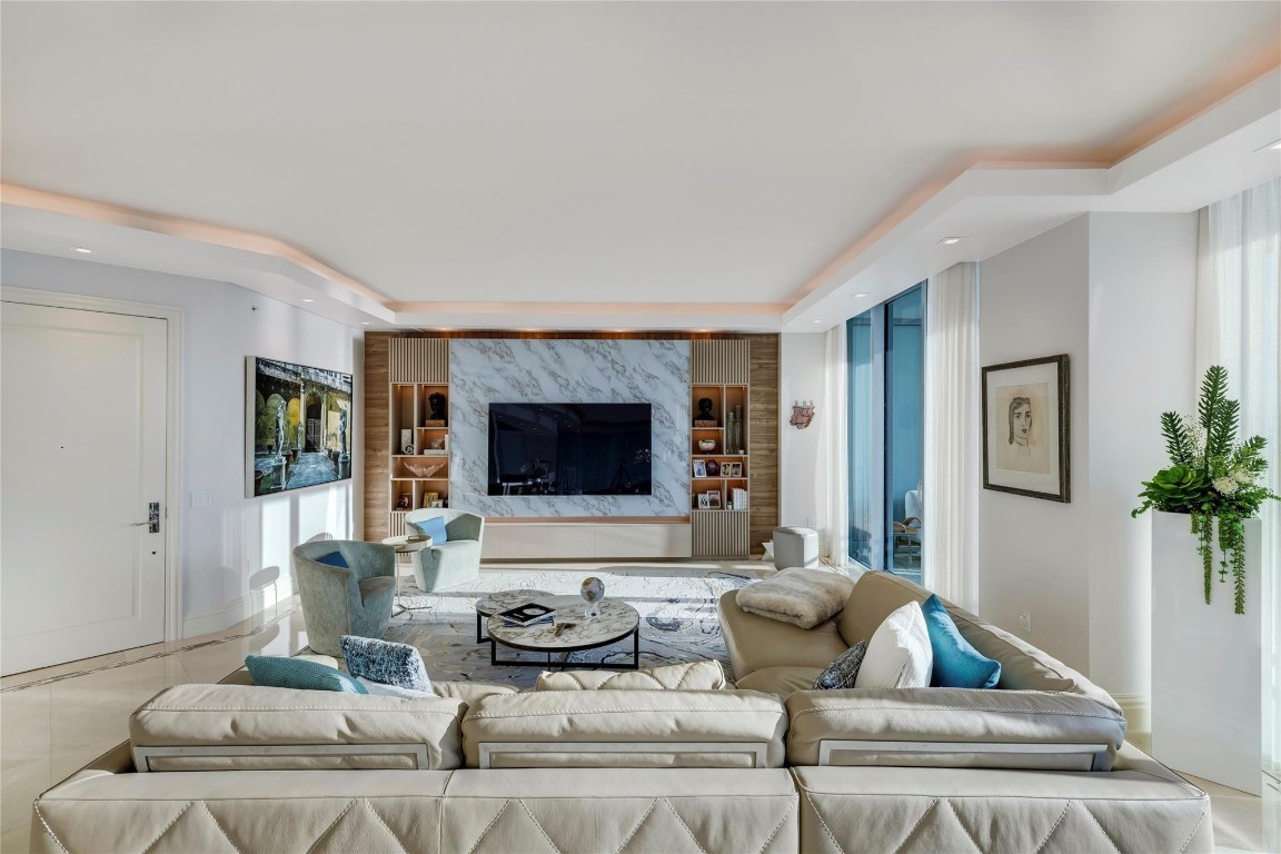 10295 Collins Ave 301