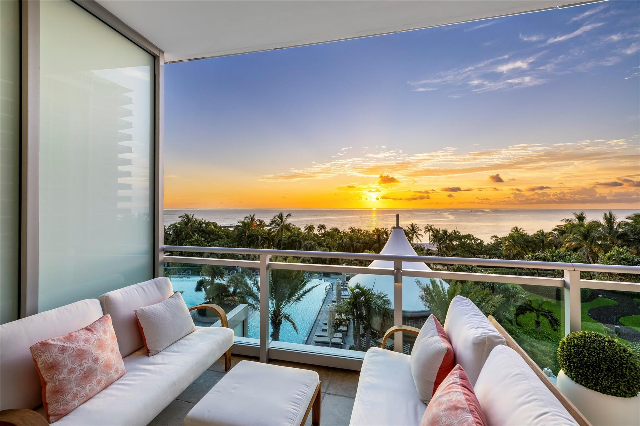 10295 Collins Ave 301