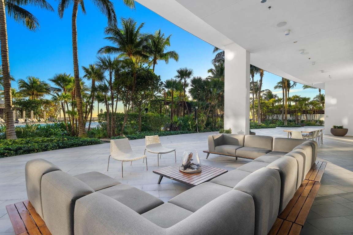 2200 N Ocean Blvd: Unit S405