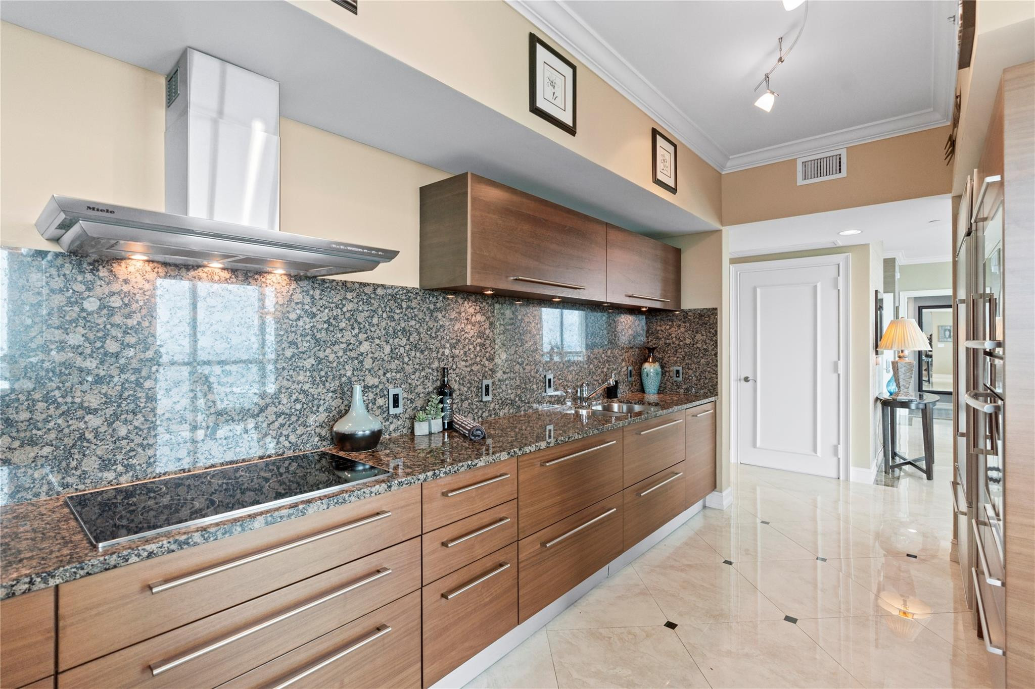 101 S Fort Lauderdale Beach Blvd: Unit 2507