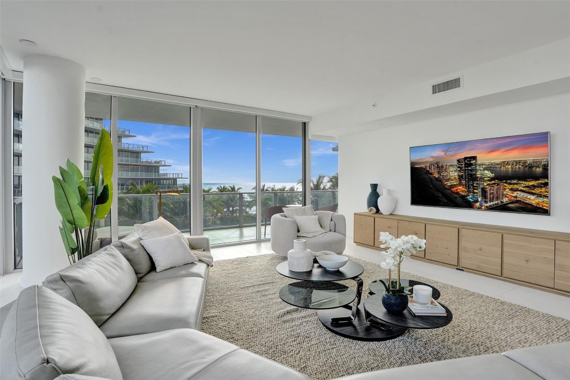 2200 N Ocean Blvd: Unit S406