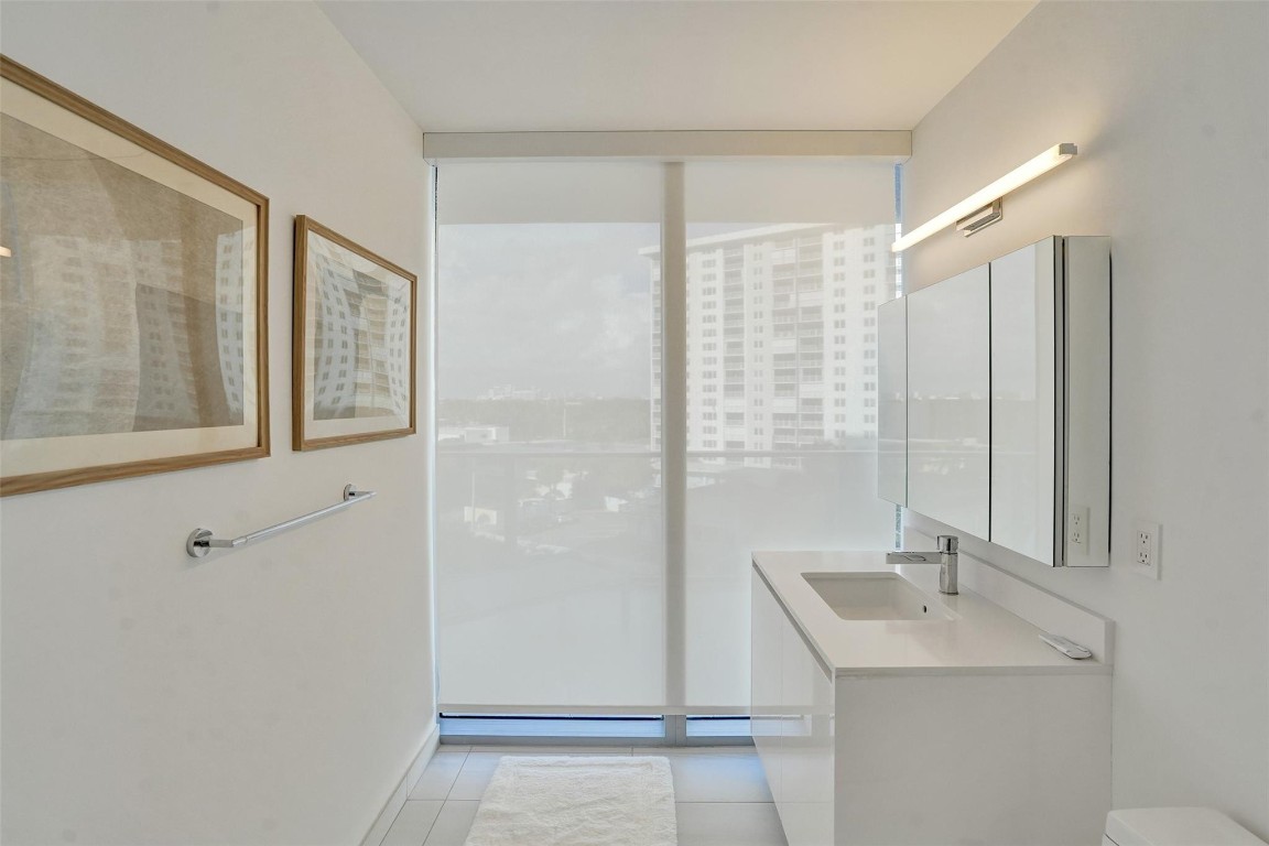 2200 N Ocean Blvd: Unit S406