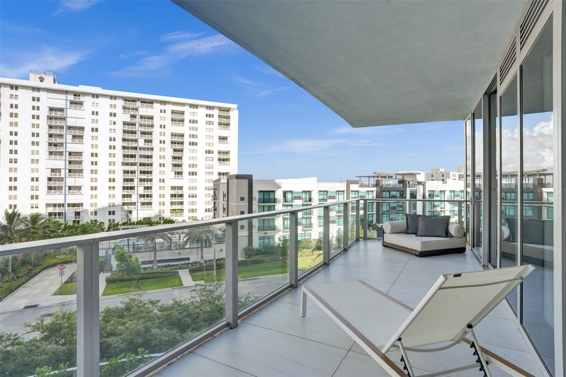 2200 N Ocean Blvd: Unit S406