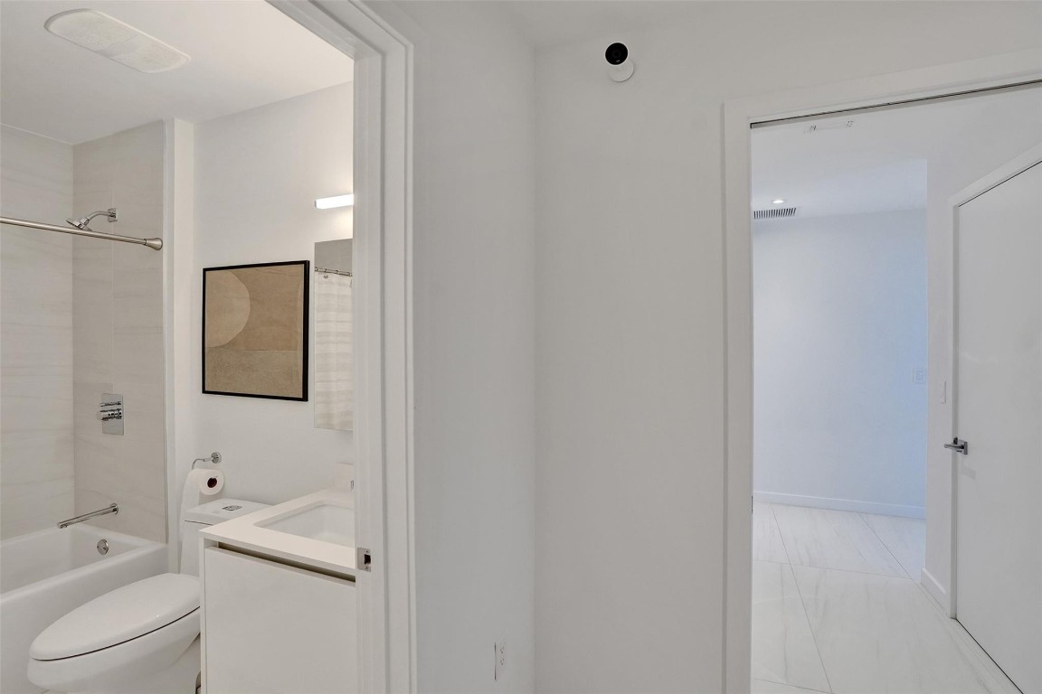 2200 N Ocean Blvd: Unit S406