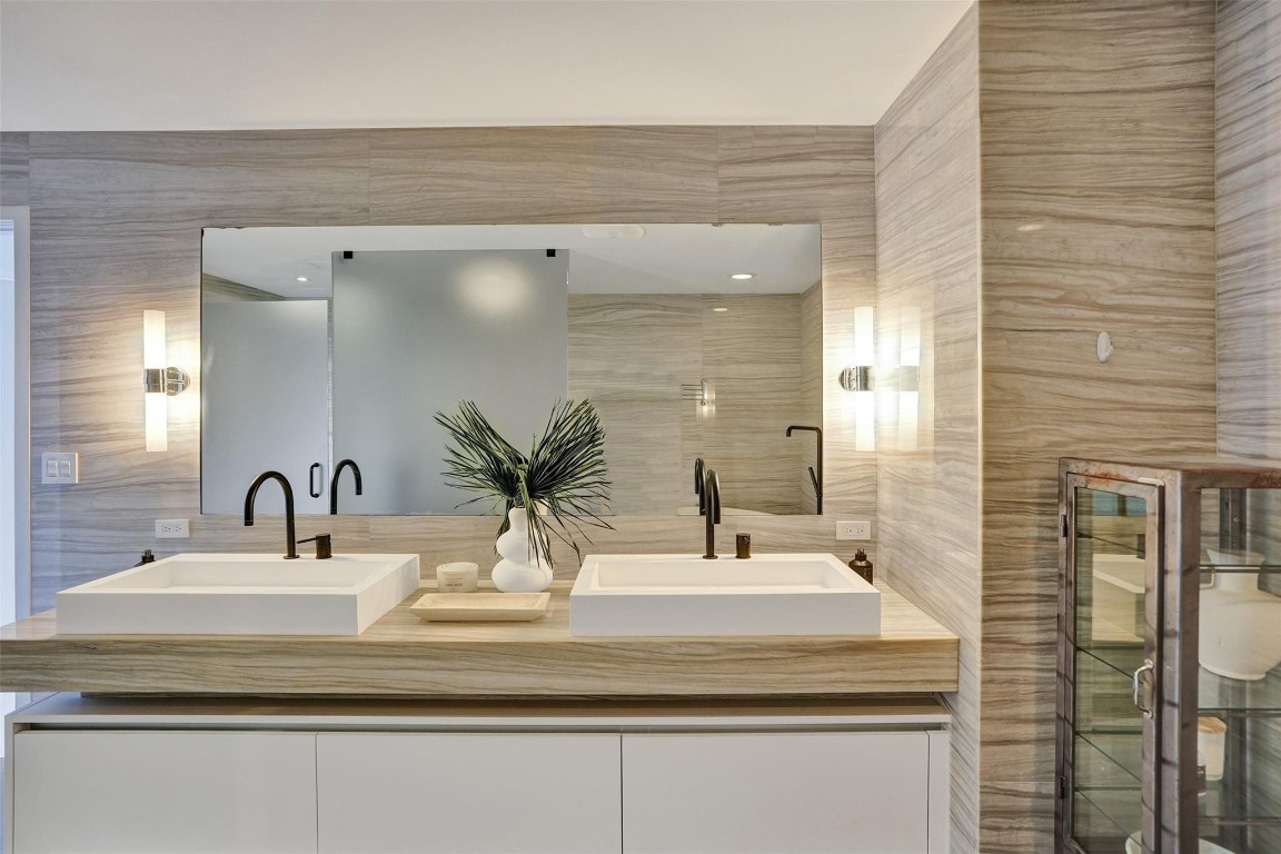 2200 N Ocean Blvd: Unit S406