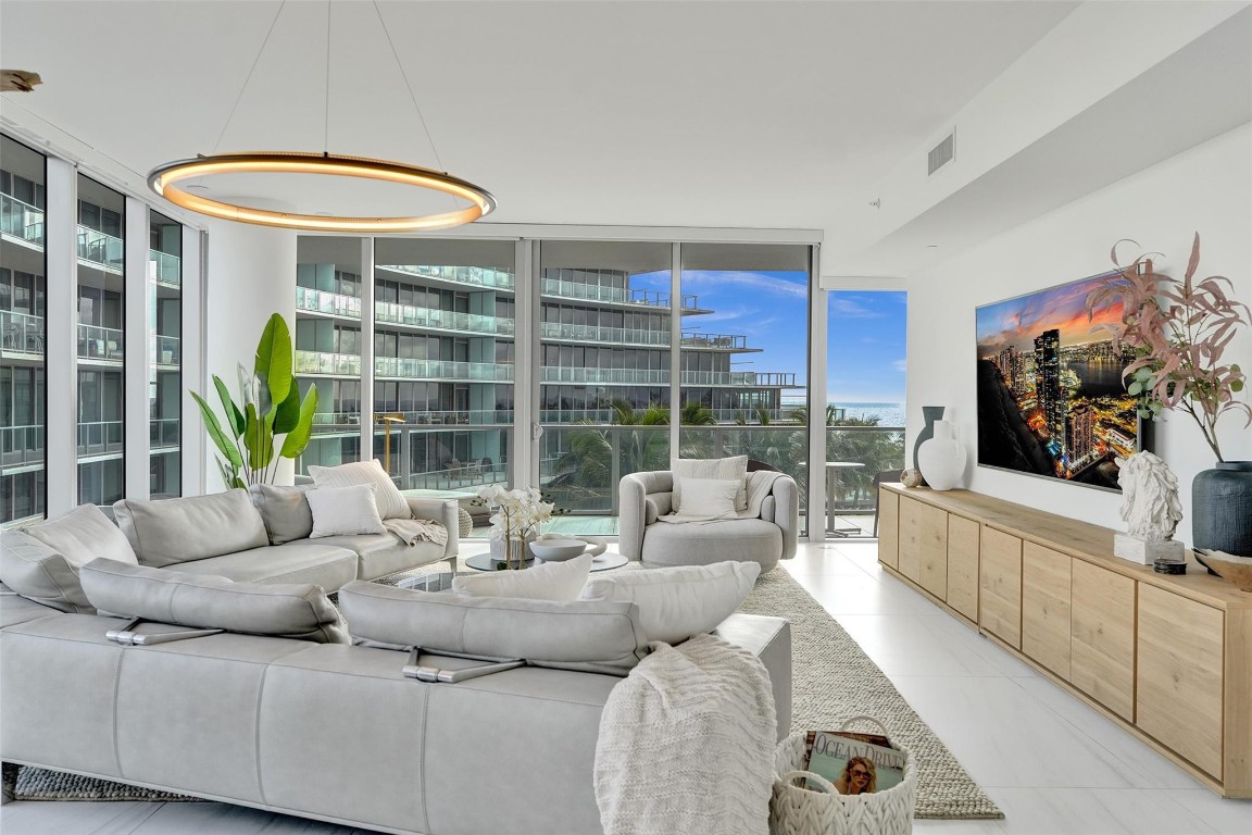 2200 N Ocean Blvd: Unit S406