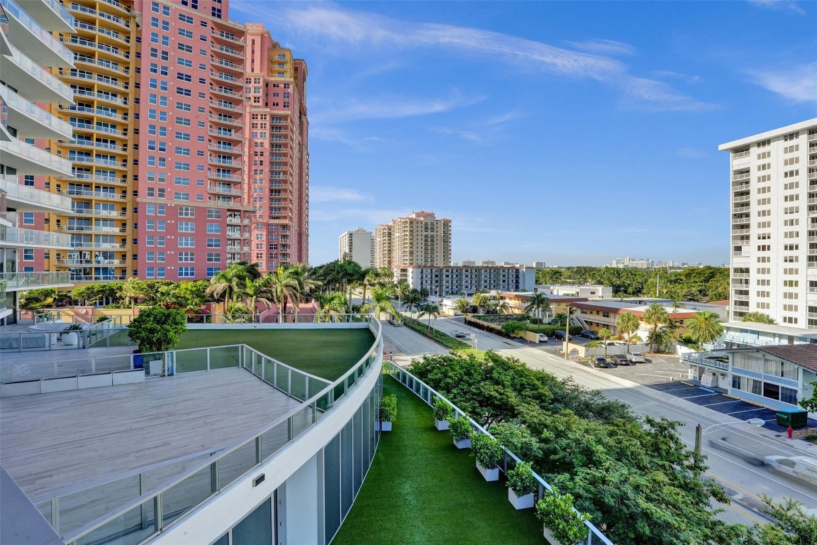 2200 N Ocean Blvd: Unit S406