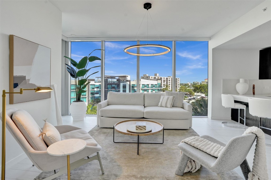 2200 N Ocean Blvd: Unit S406