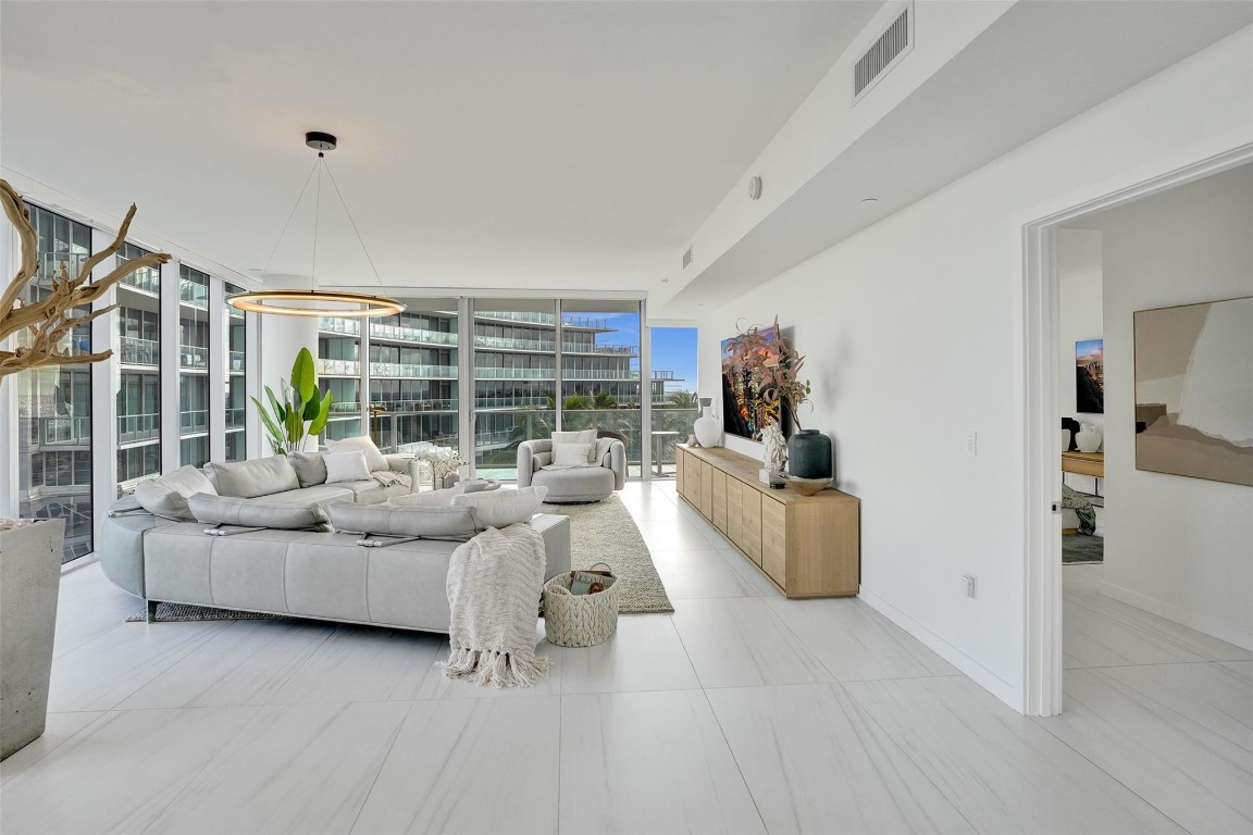 2200 N Ocean Blvd: Unit S406