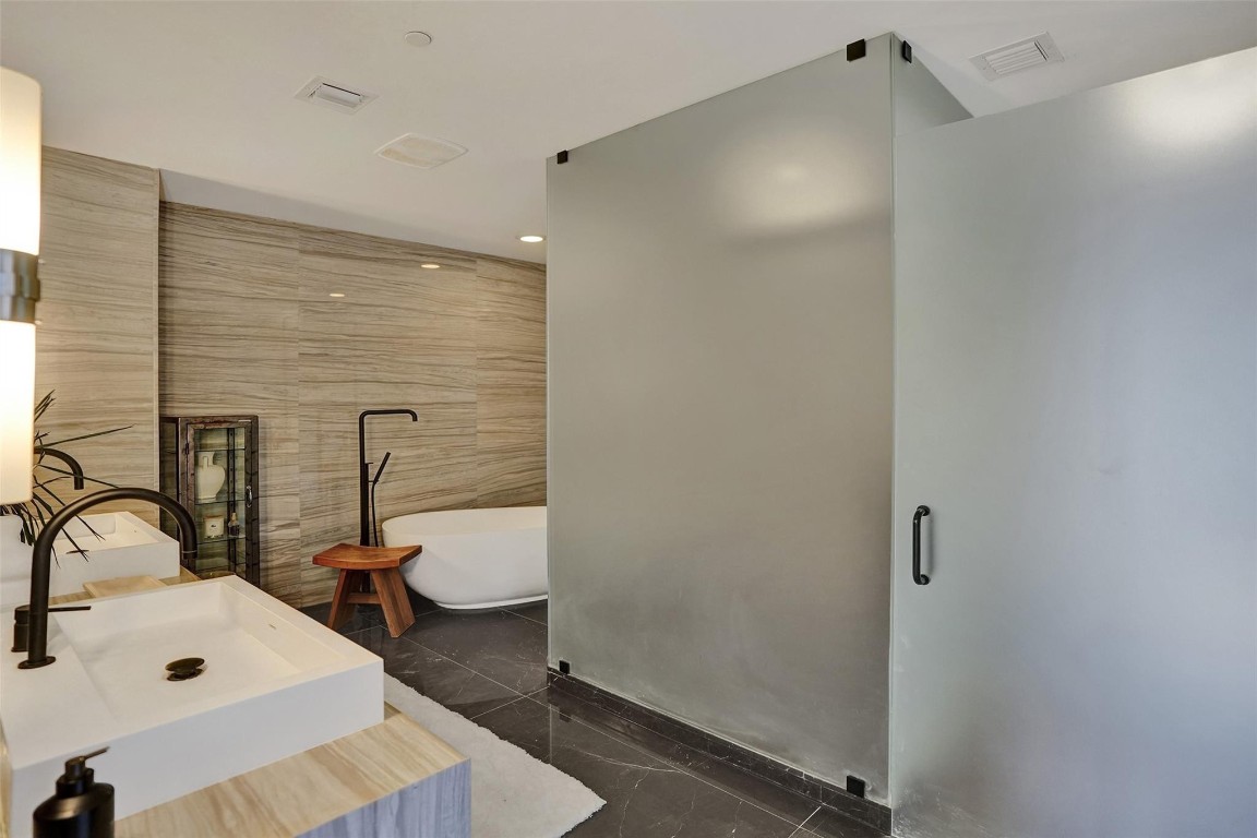 2200 N Ocean Blvd: Unit S406