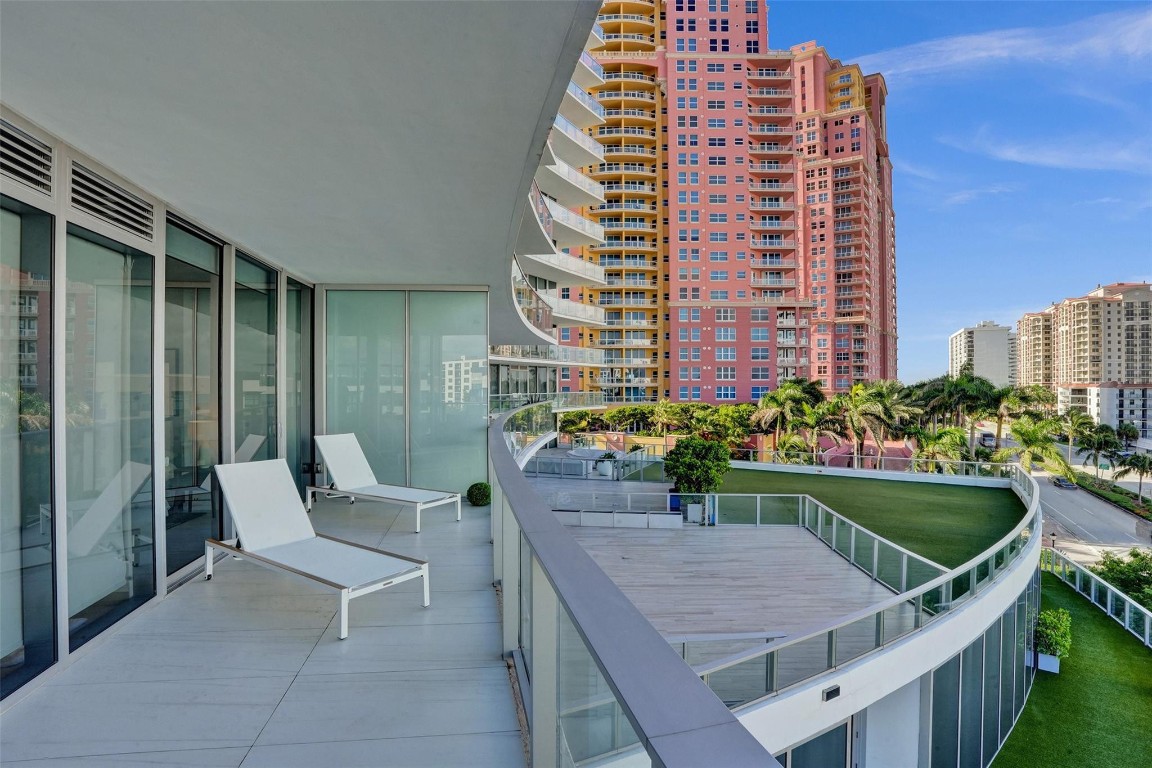 2200 N Ocean Blvd: Unit S406