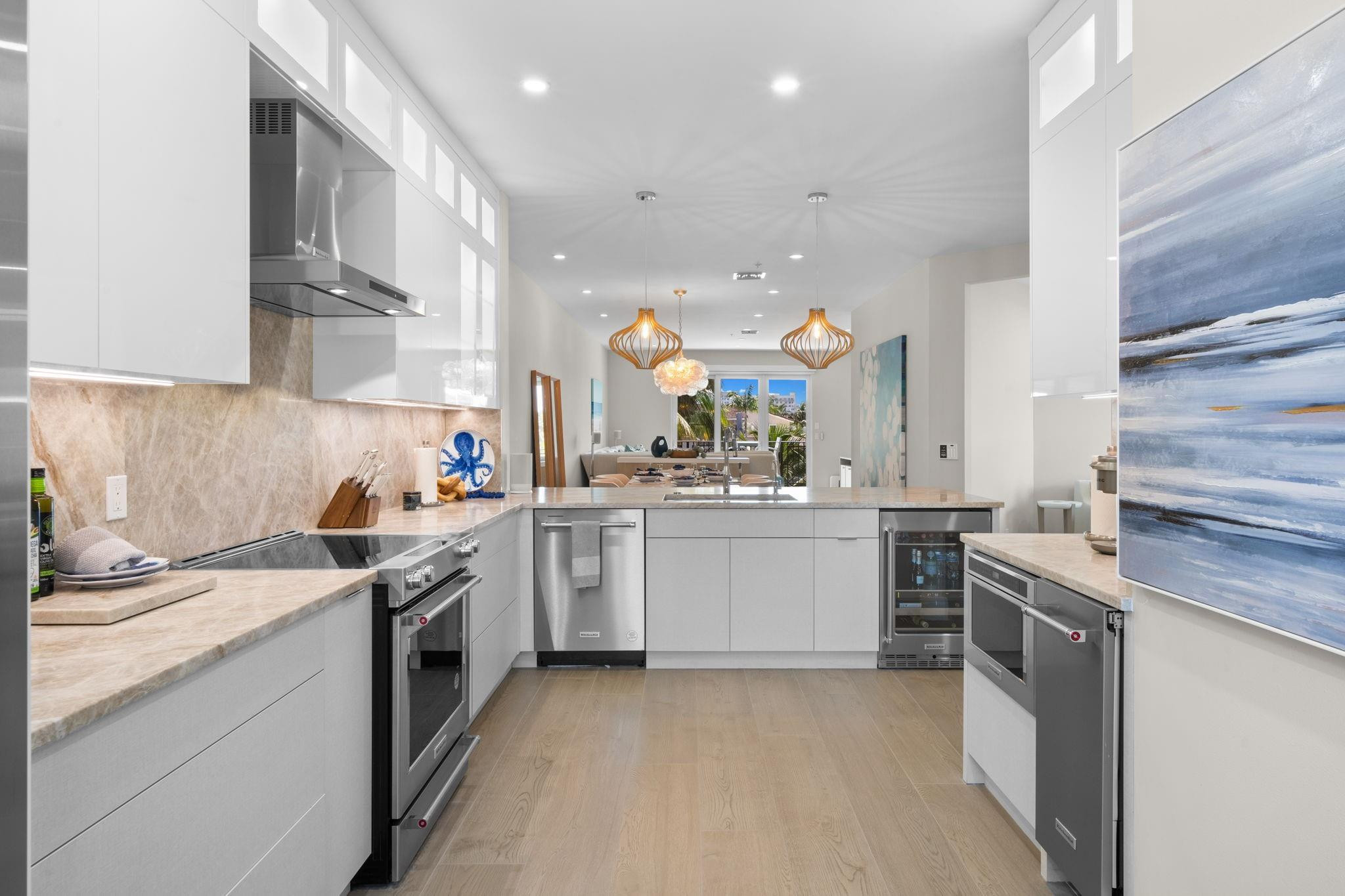 2720 NE 15th St 301