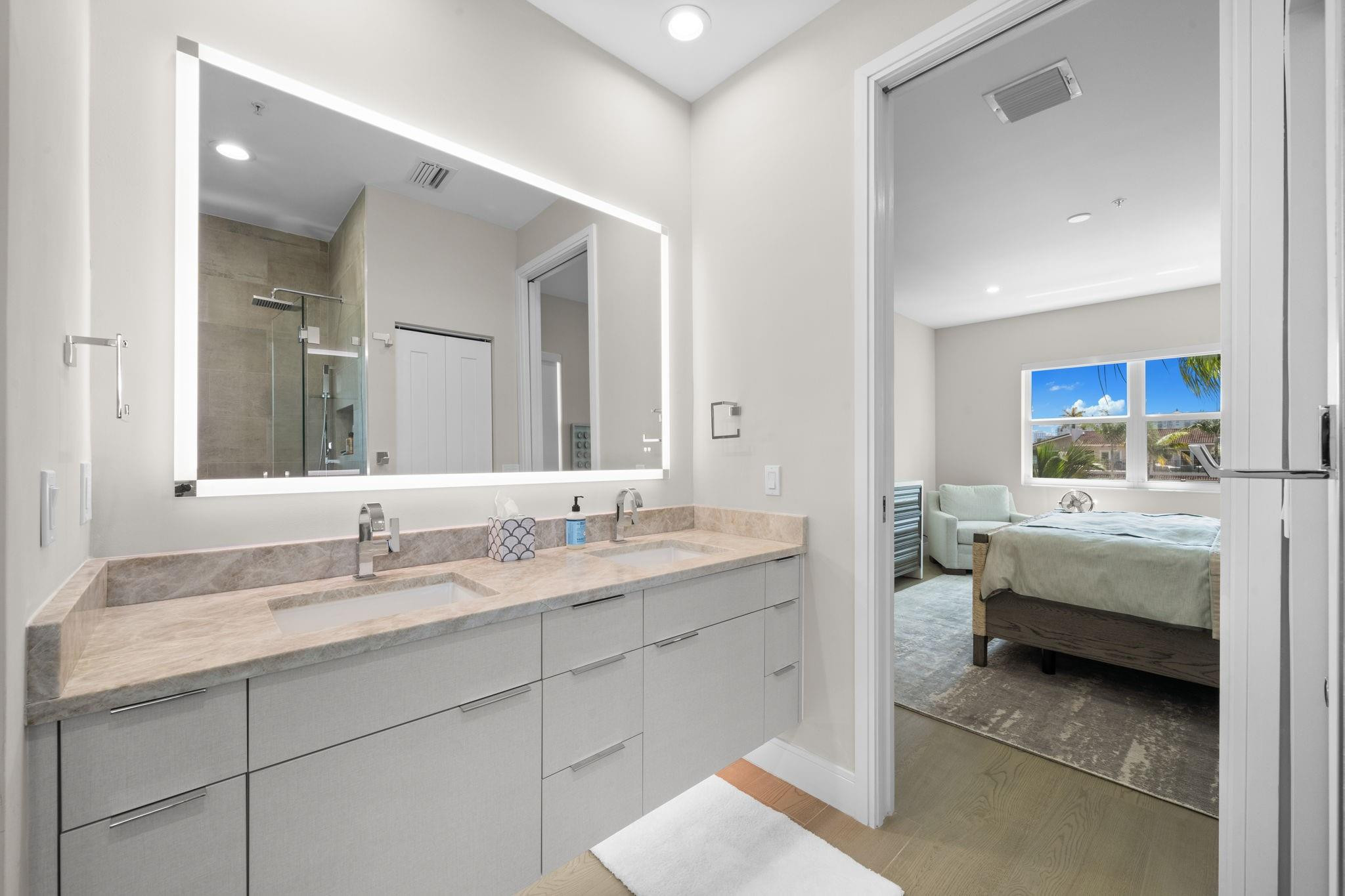 2720 NE 15th St 301