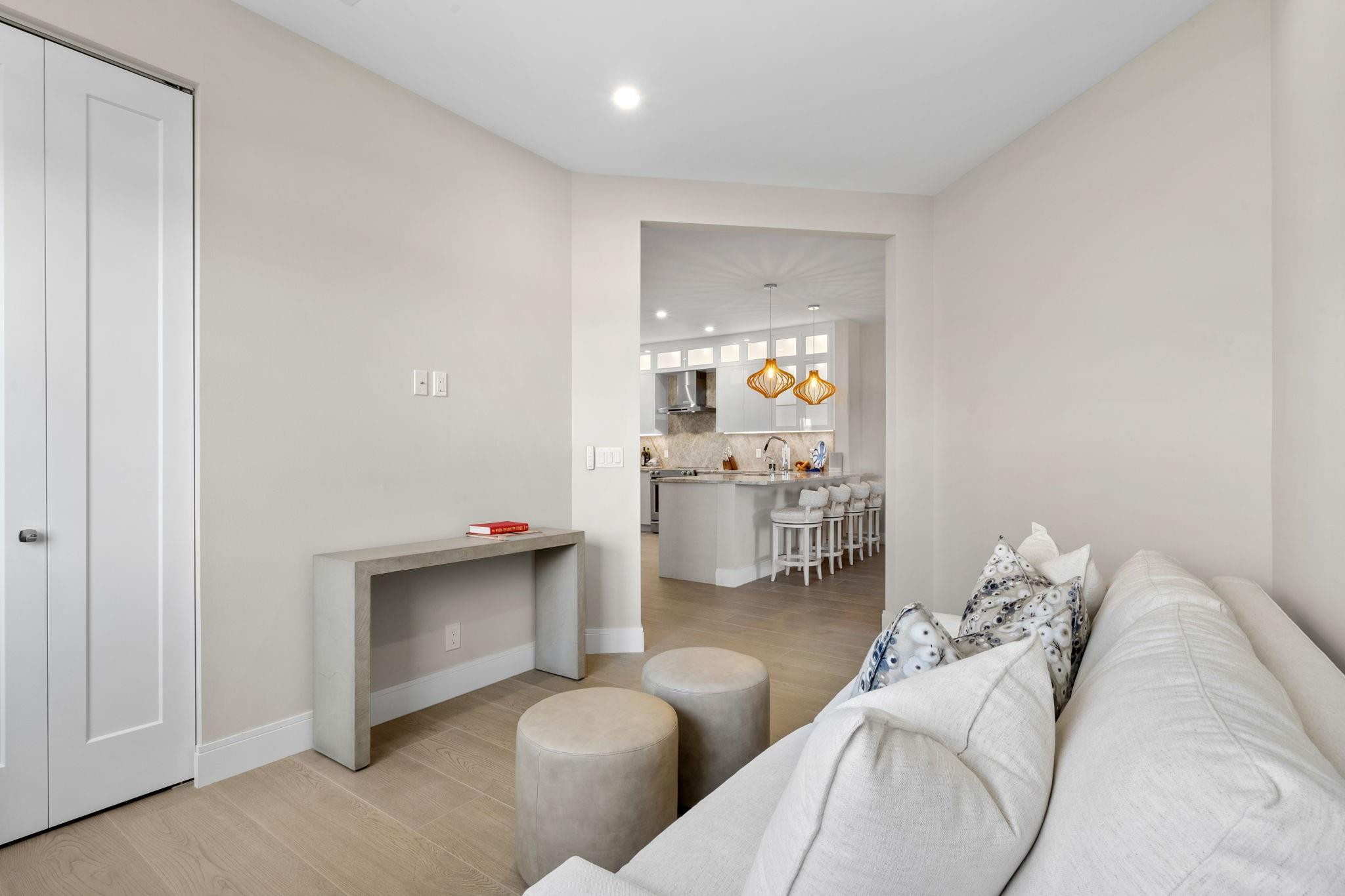 2720 NE 15th St 301