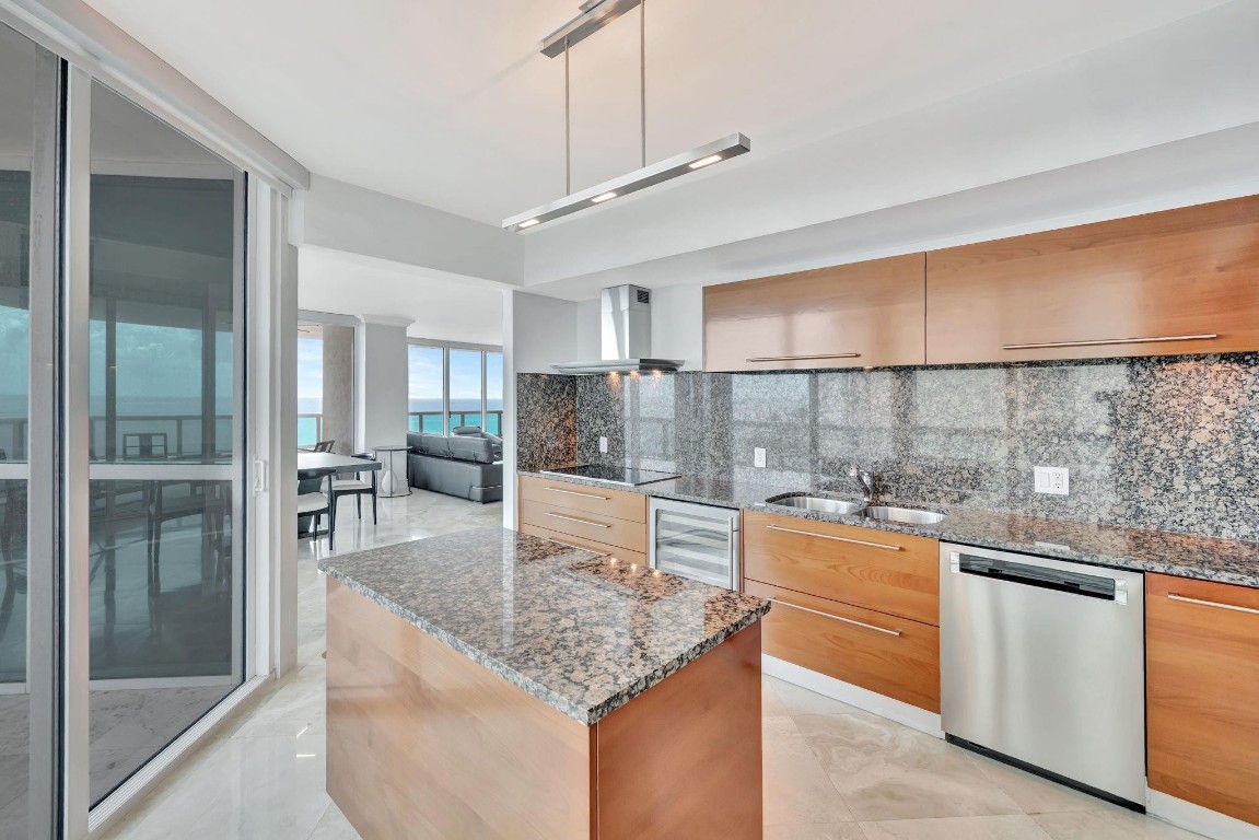 101 S Fort Lauderdale Beach Blvd: Unit 1405