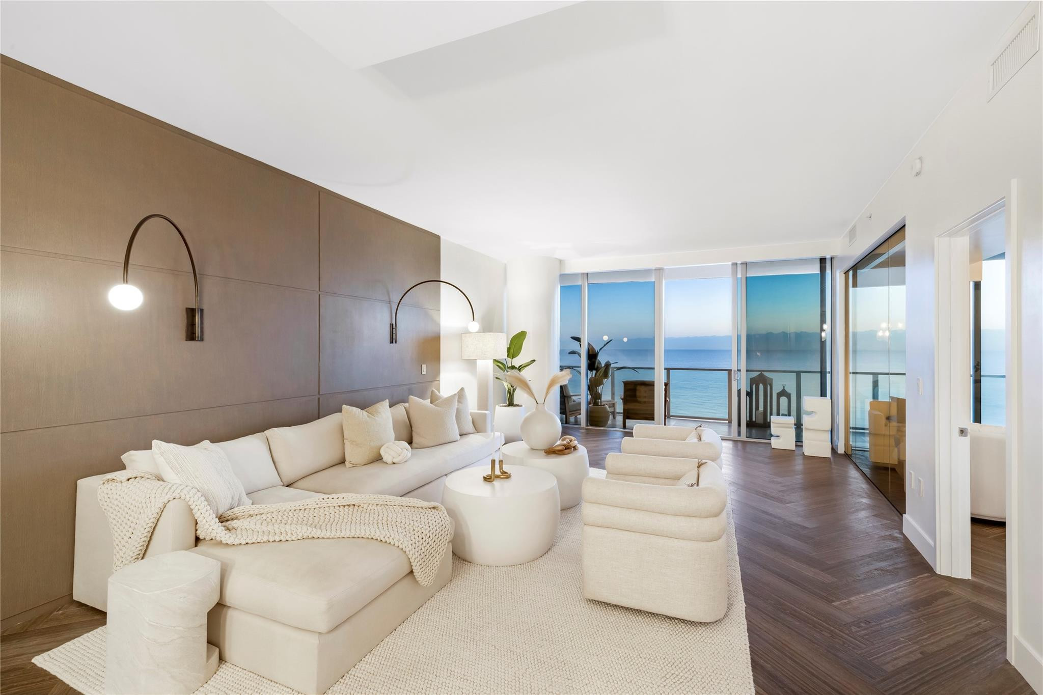 2200 N Ocean Blvd: Unit S903