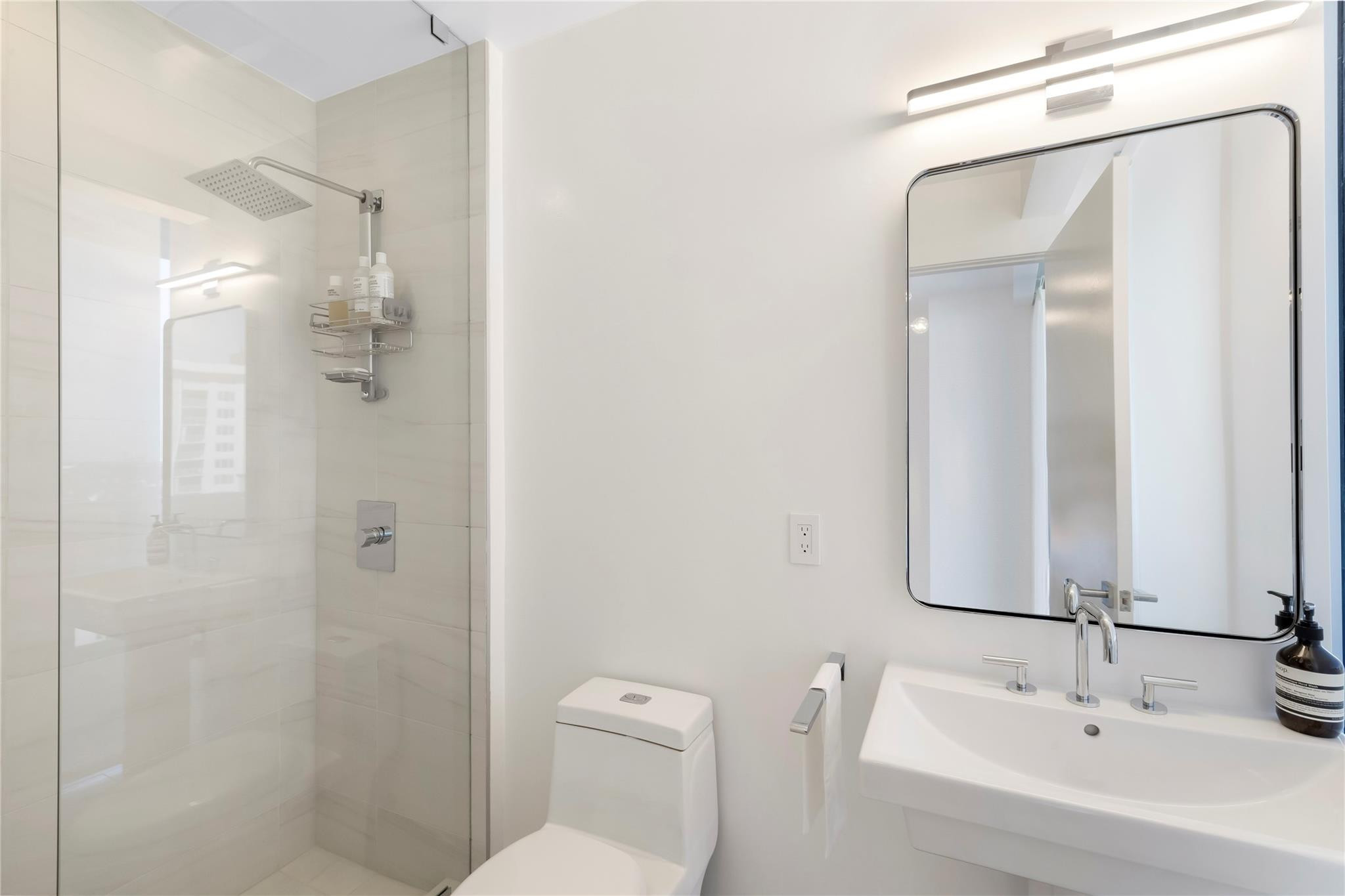2200 N Ocean Blvd: Unit S903