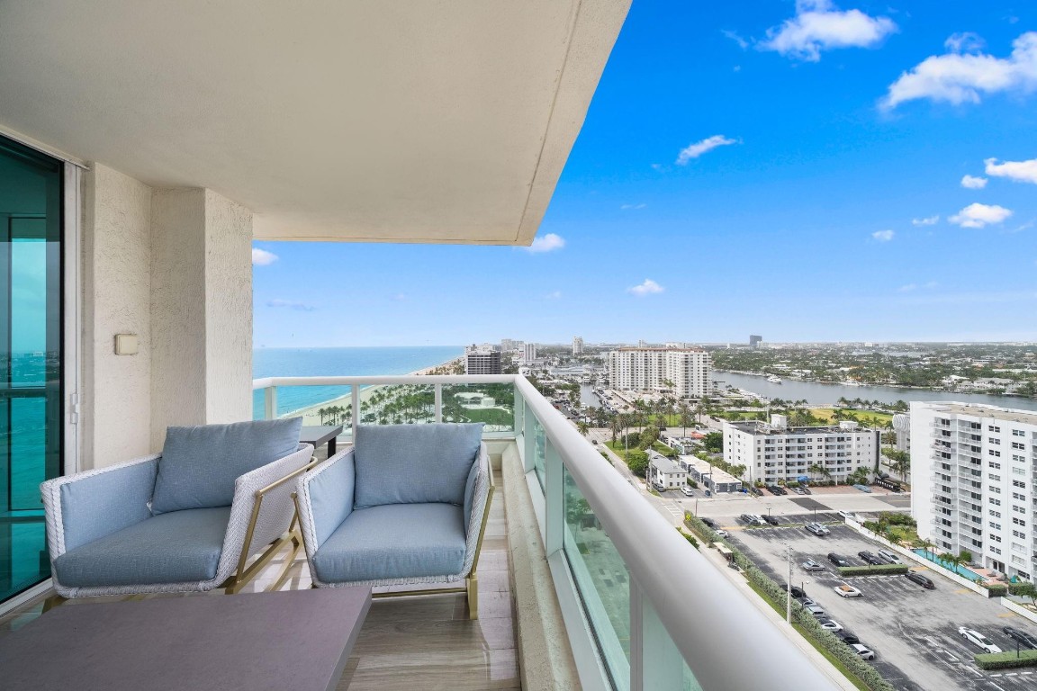 101 S FORT LAUDERDALE BEACH BLVD: Unit 1907