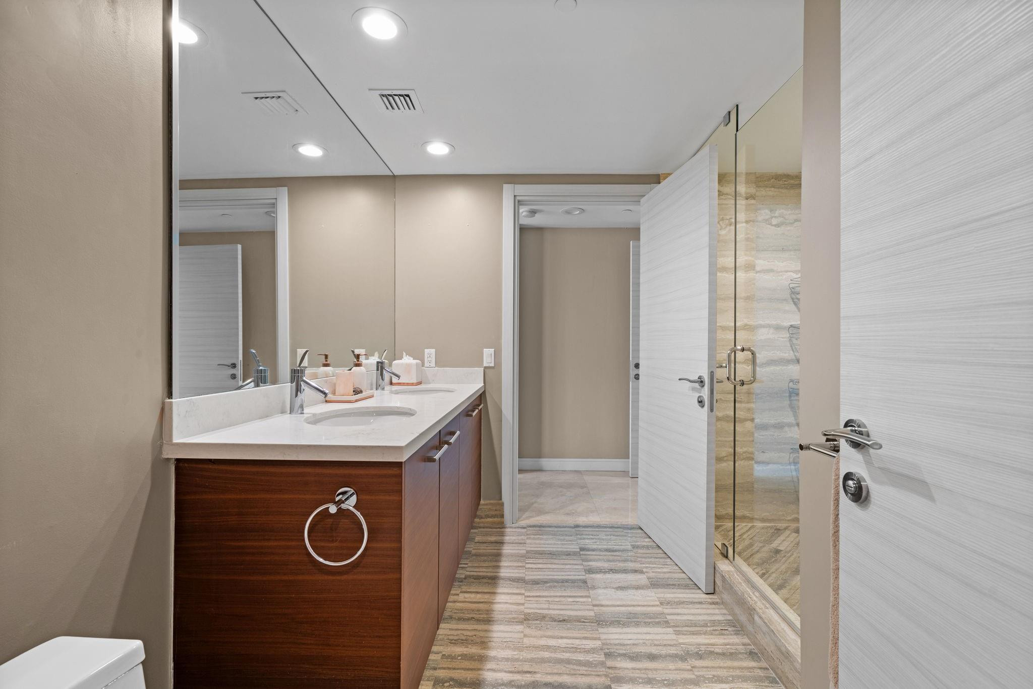 101 S Fort Lauderdale Beach Blvd: Unit 2402