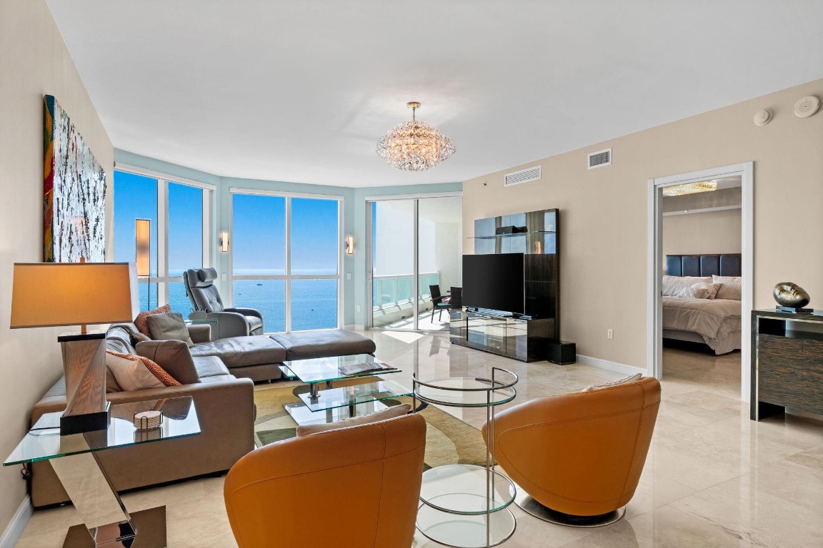 101 S Fort Lauderdale Beach Blvd: Unit 2402