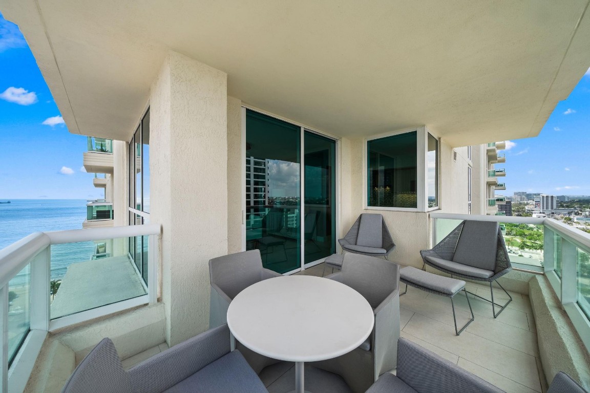 101 S Fort Lauderdale Beach Blvd: Unit 1806