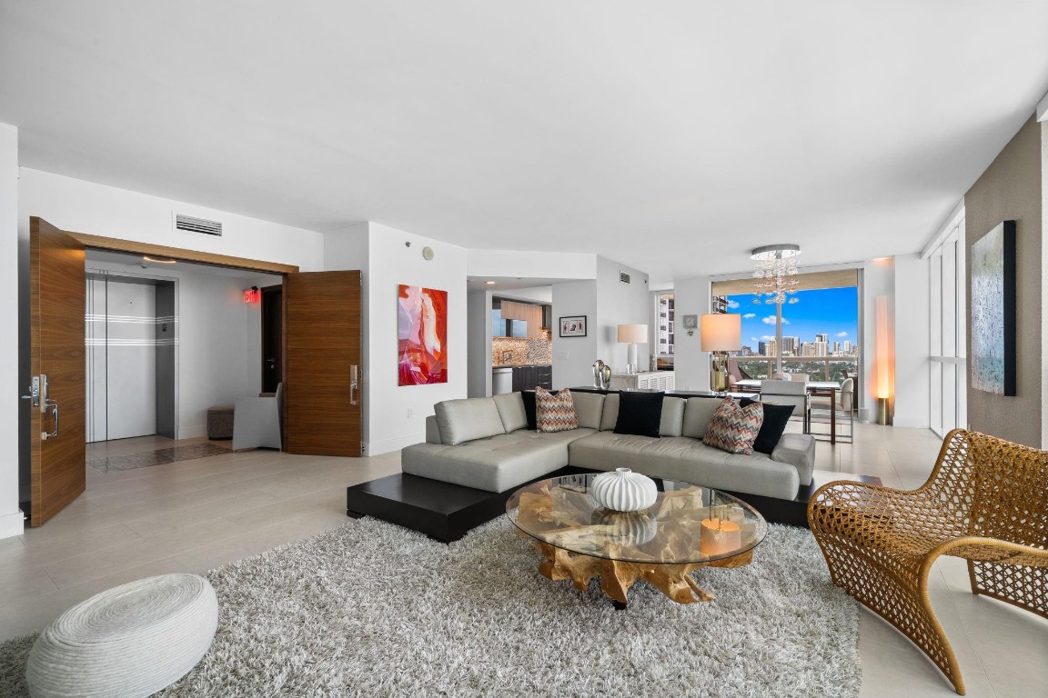 101 S Fort Lauderdale Beach Blvd: Unit 1806