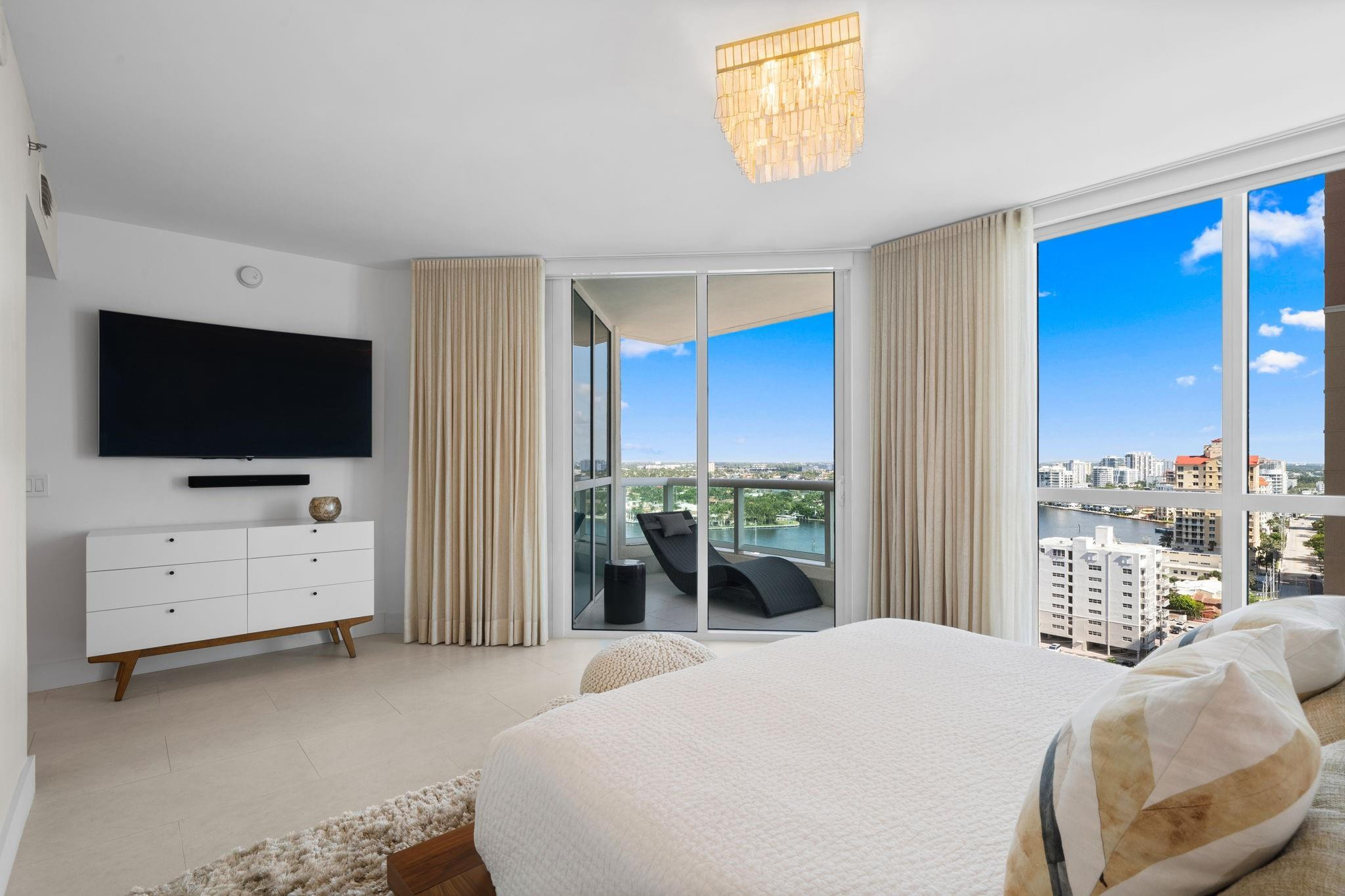 101 S Fort Lauderdale Beach Blvd: Unit 1806