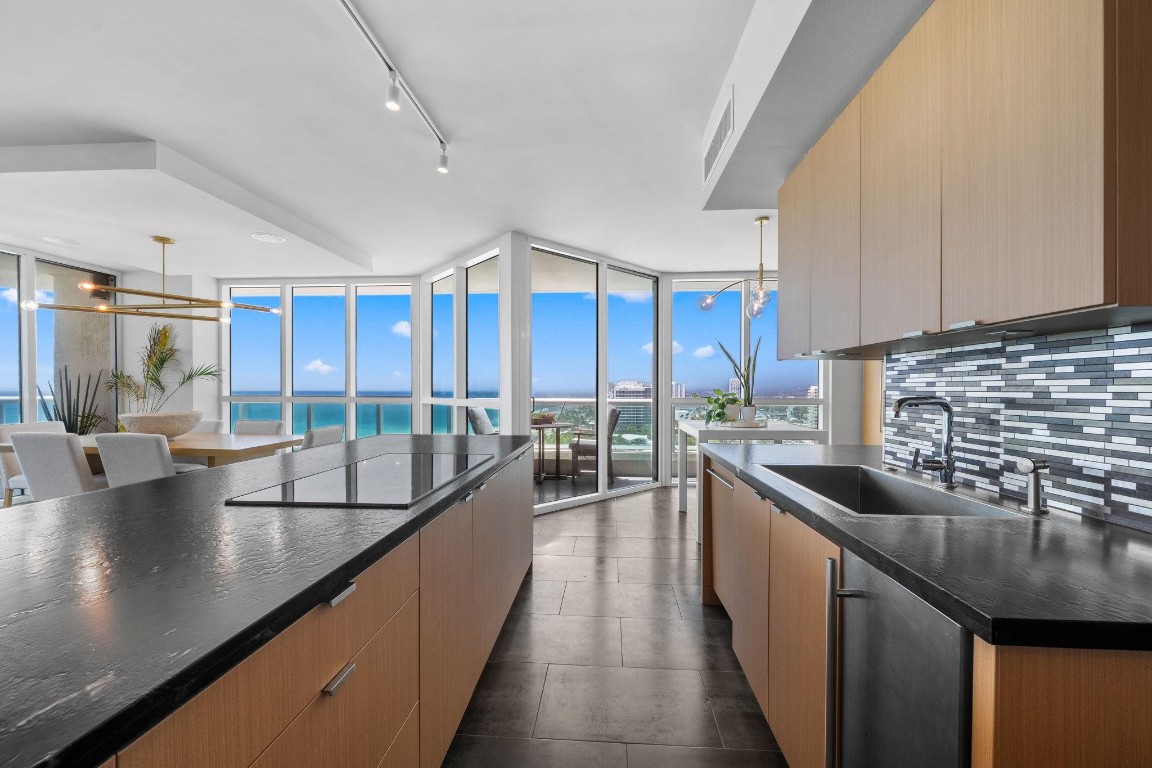 101 S Fort Lauderdale Beach Blvd: Unit 1501