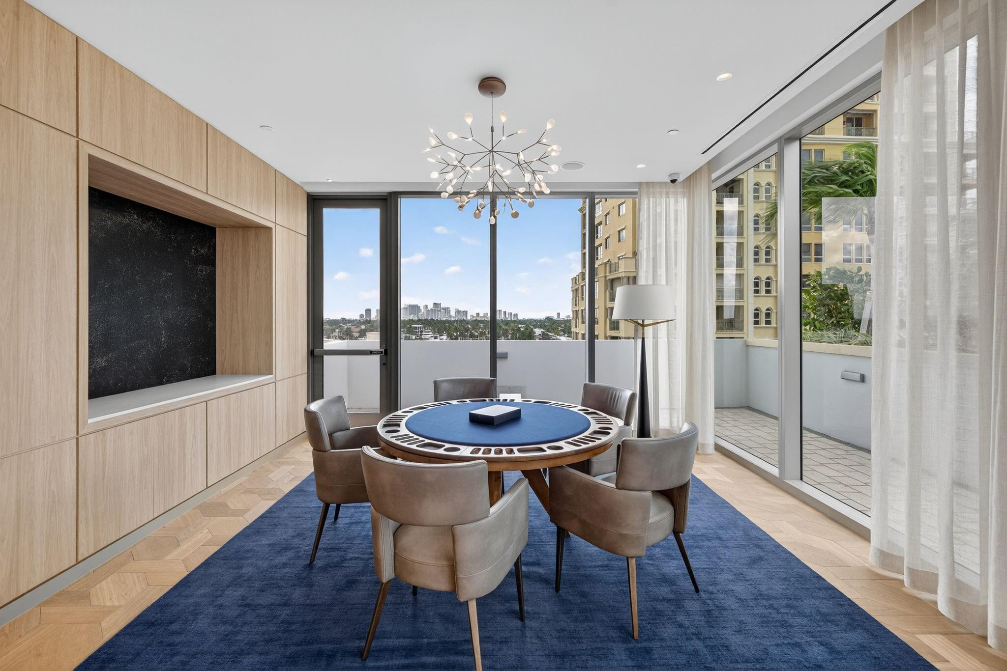 153 N Seabreeze blv 1004-S