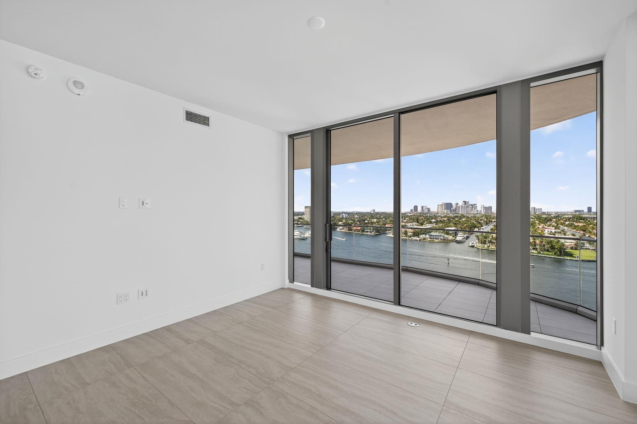 153 N Seabreeze blv 1004-S