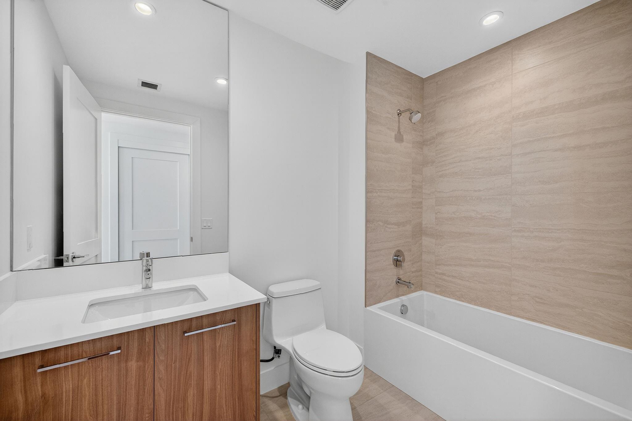 153 N Seabreeze blv 1004-S