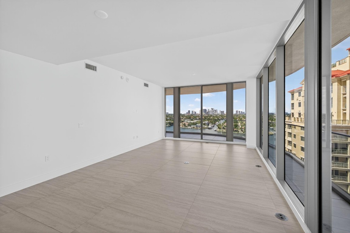 153 N Seabreeze blv 1004-S