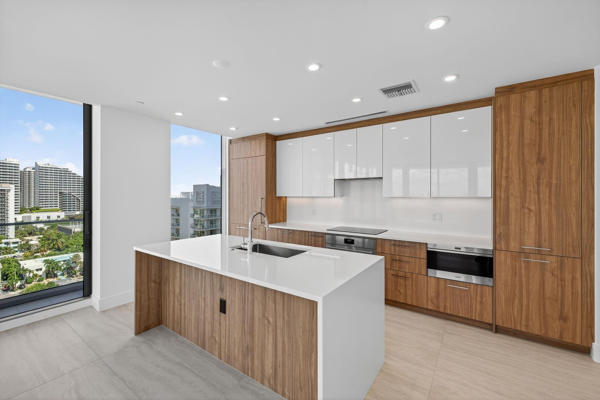 153 N Seabreeze blv 1004-S