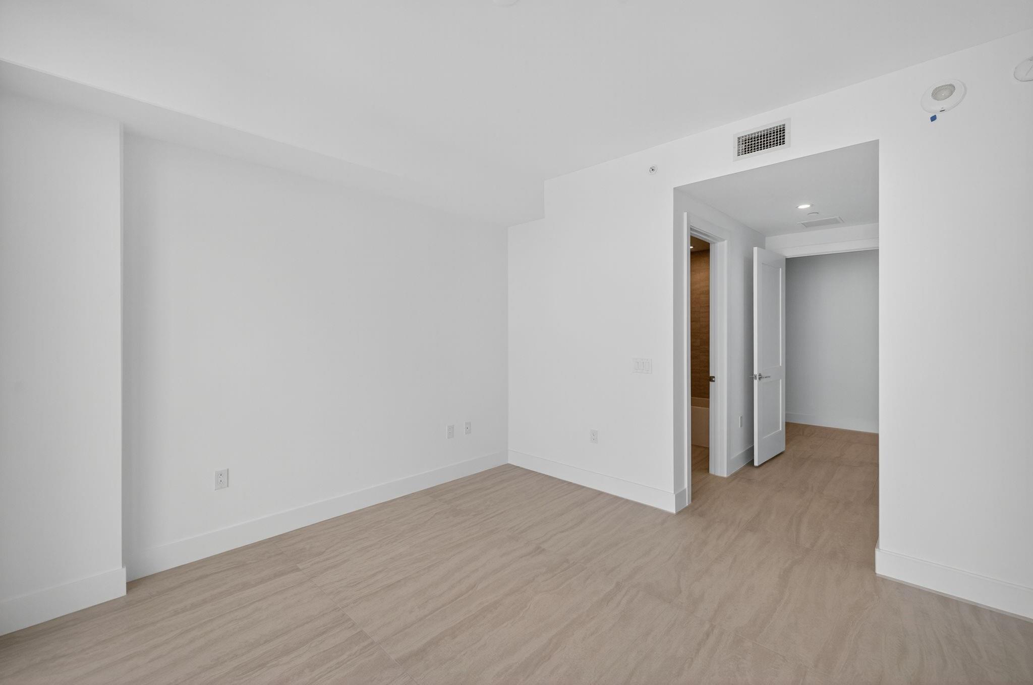 153 N Seabreeze blv 1004-S