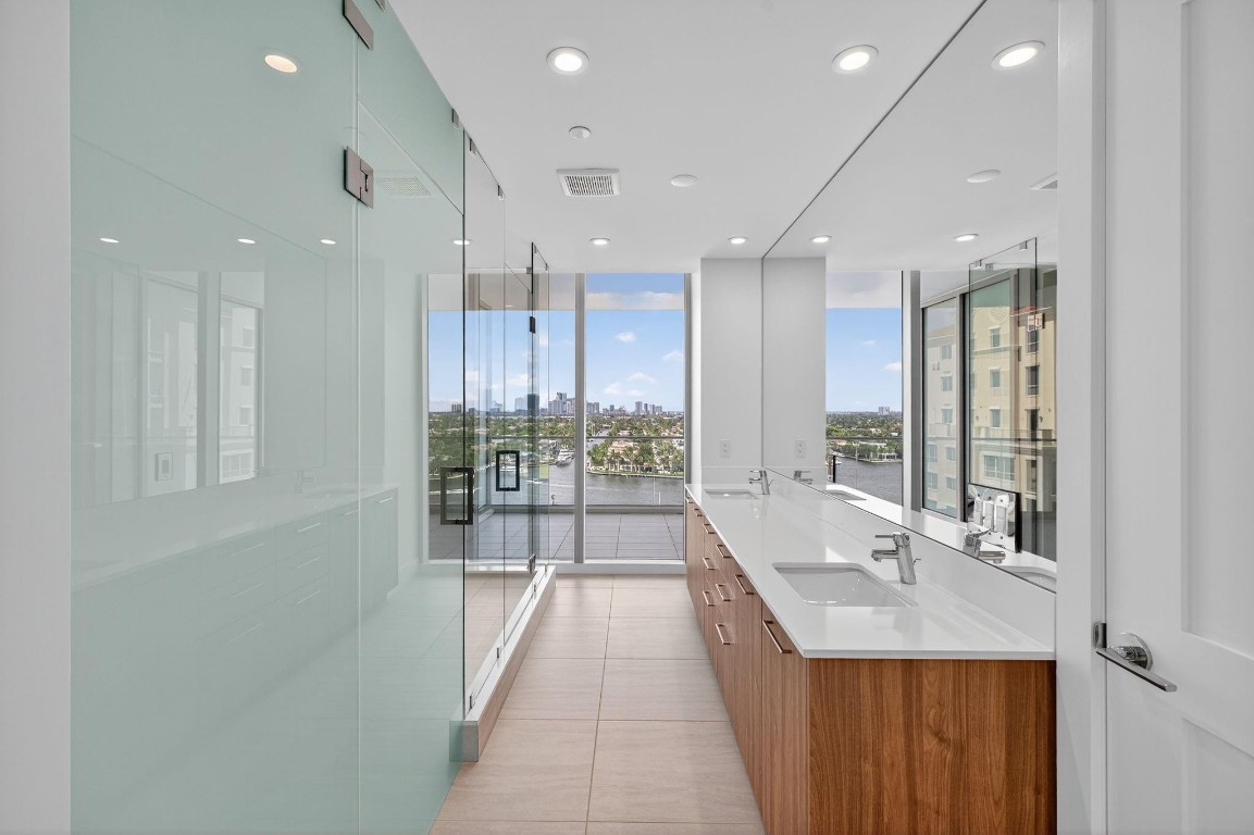 153 N Seabreeze blv 1004-S