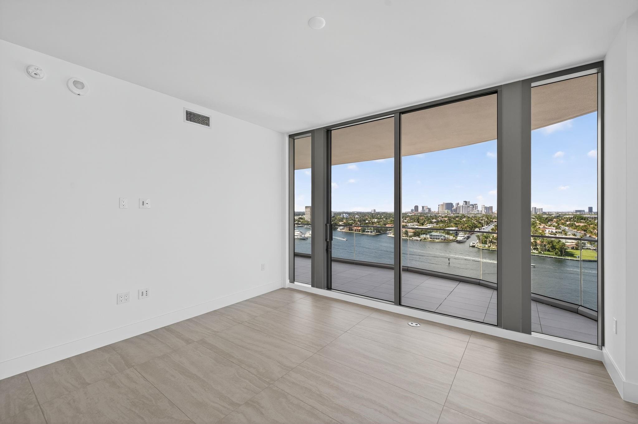 153 N Seabreeze blv 1004-S