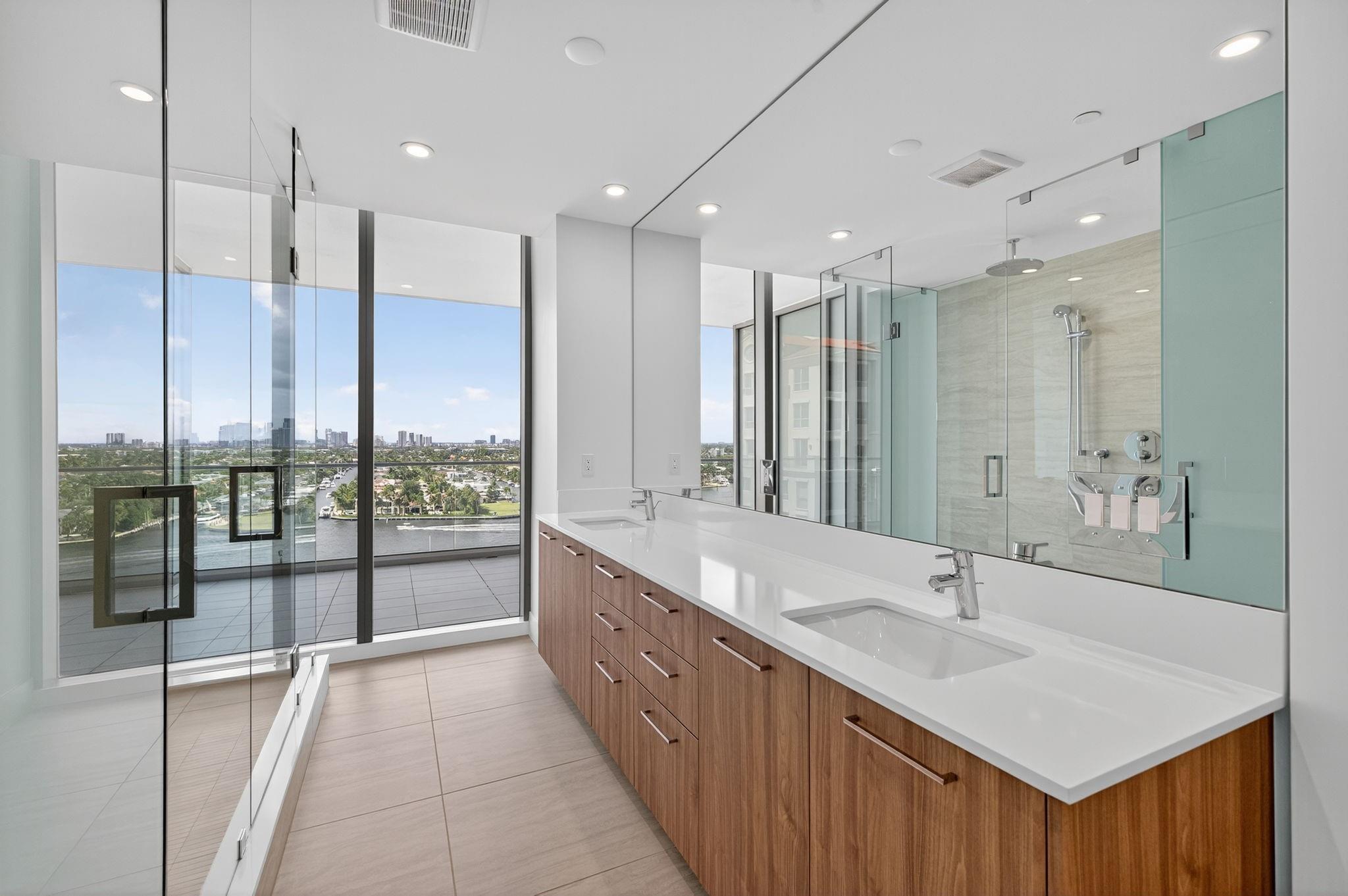 153 N Seabreeze blv 1004-S