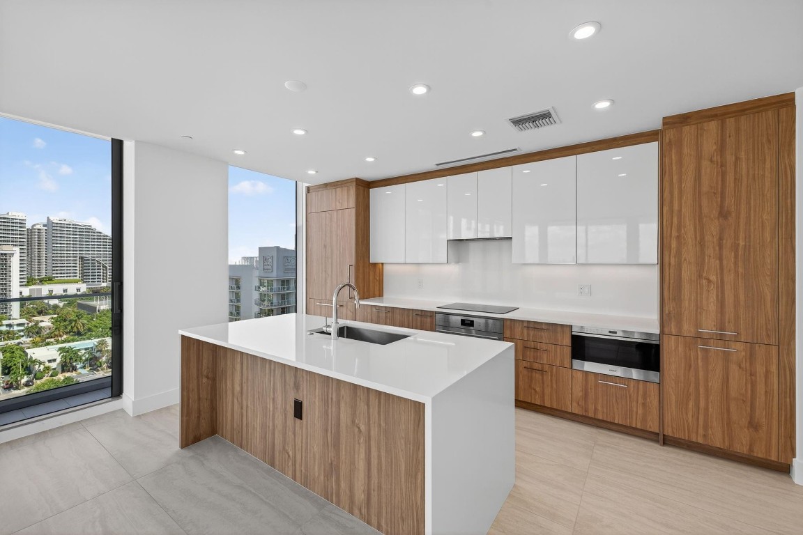 153 N Seabreeze blv 1004-S