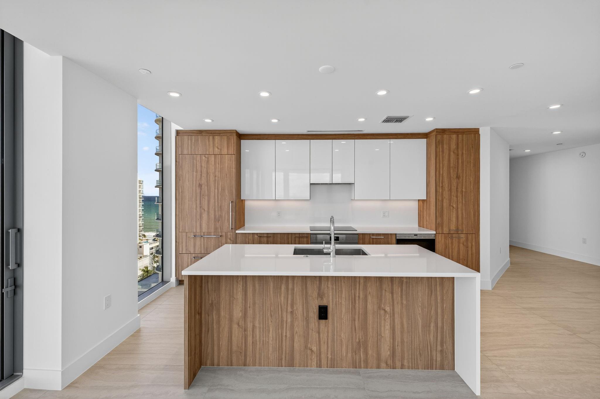 153 N Seabreeze blv 1004-S