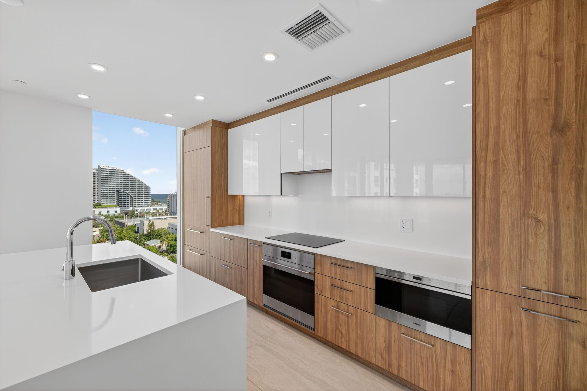 153 N Seabreeze blv 1004-S