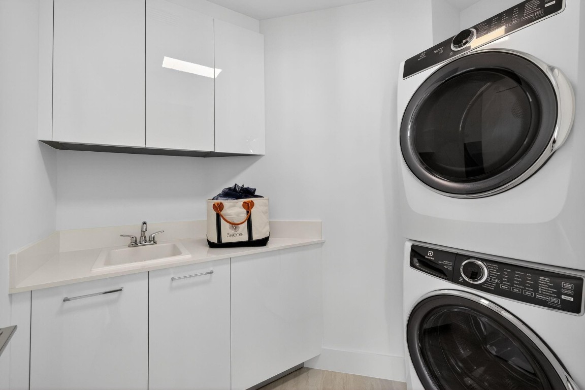 153 N Seabreeze blv 1004-S