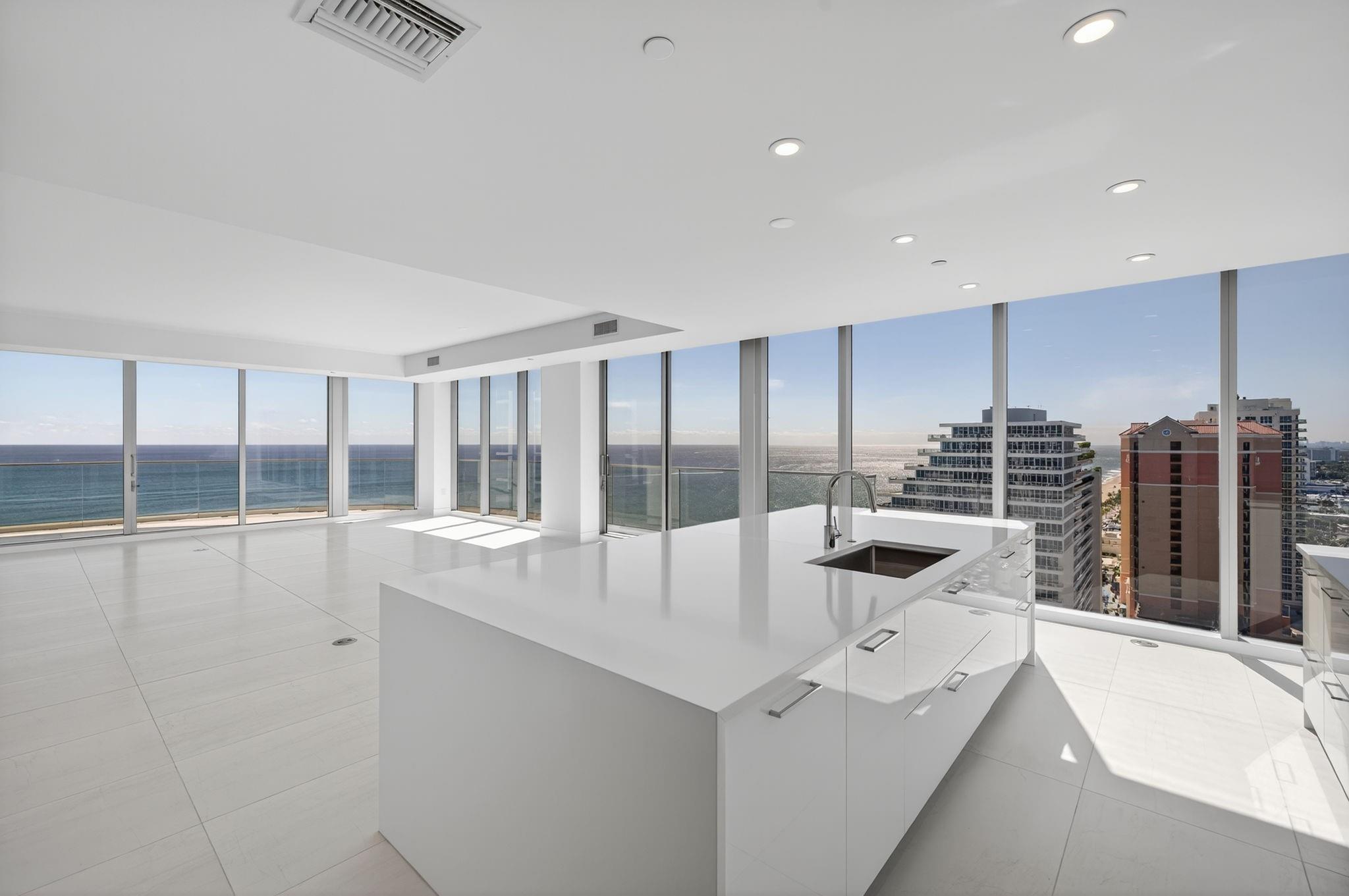 153 N Seabreeze Blvd 2202-S