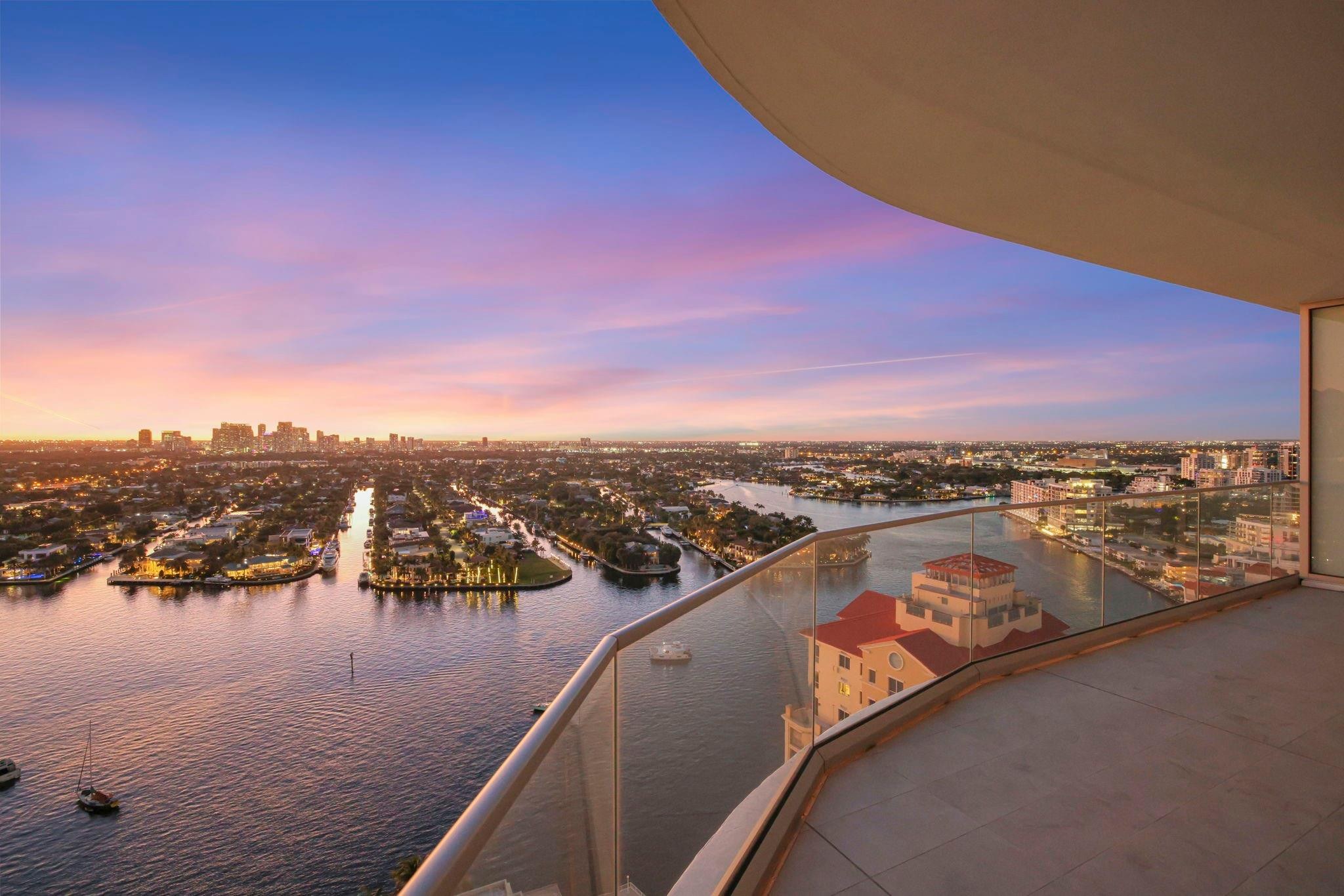 153 N Seabreeze Blvd 2202-S