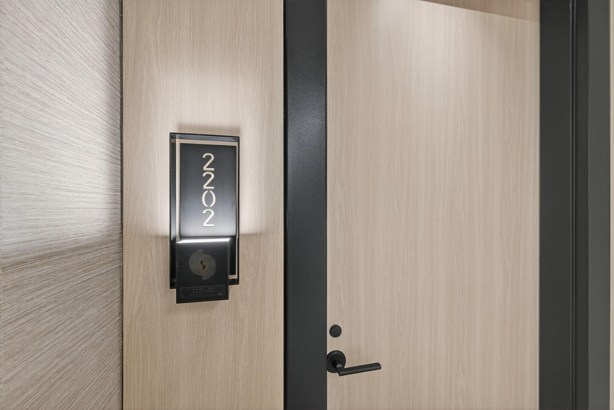 153 N Seabreeze Blvd 2202-S