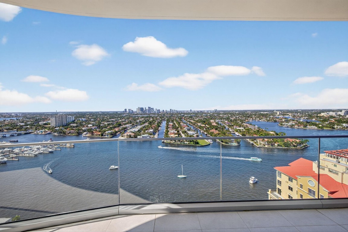 153 N Seabreeze Blvd 2202-S